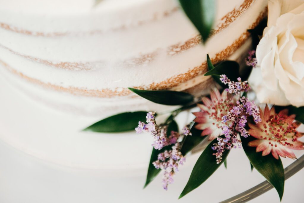 detail shot wedding cake and flowers