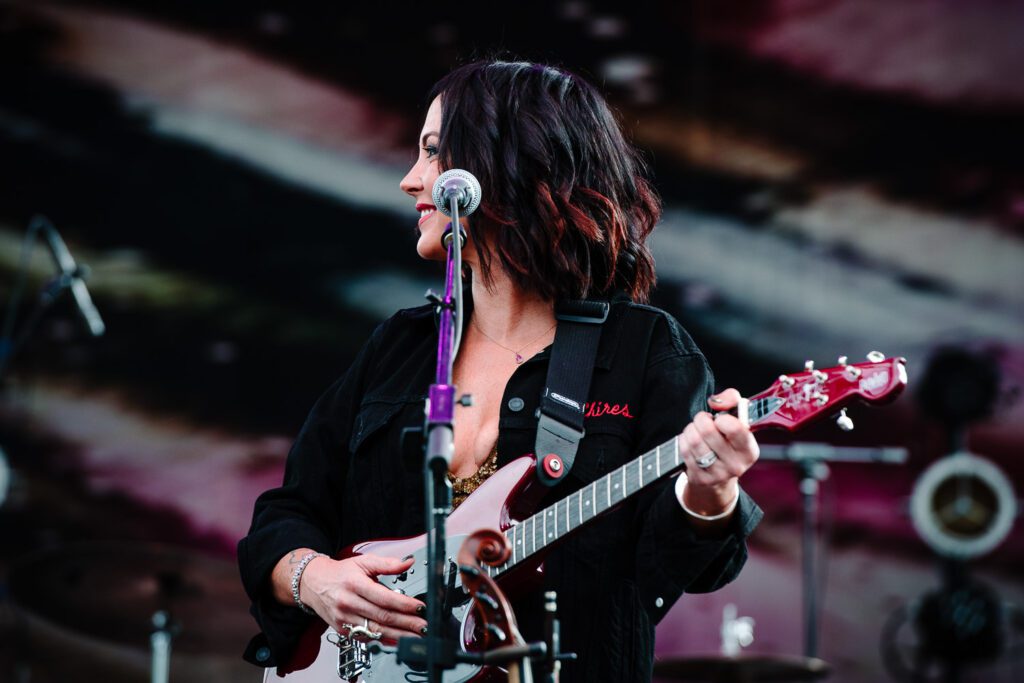Amanda Shires playing guitar