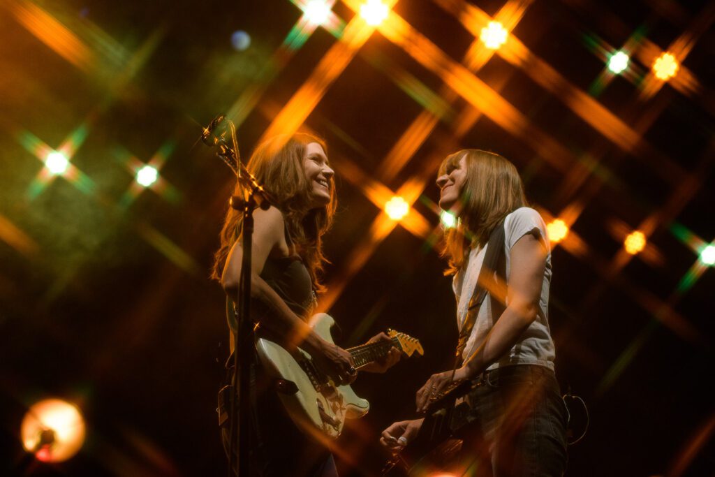 Larkin Poe sisters under star lights