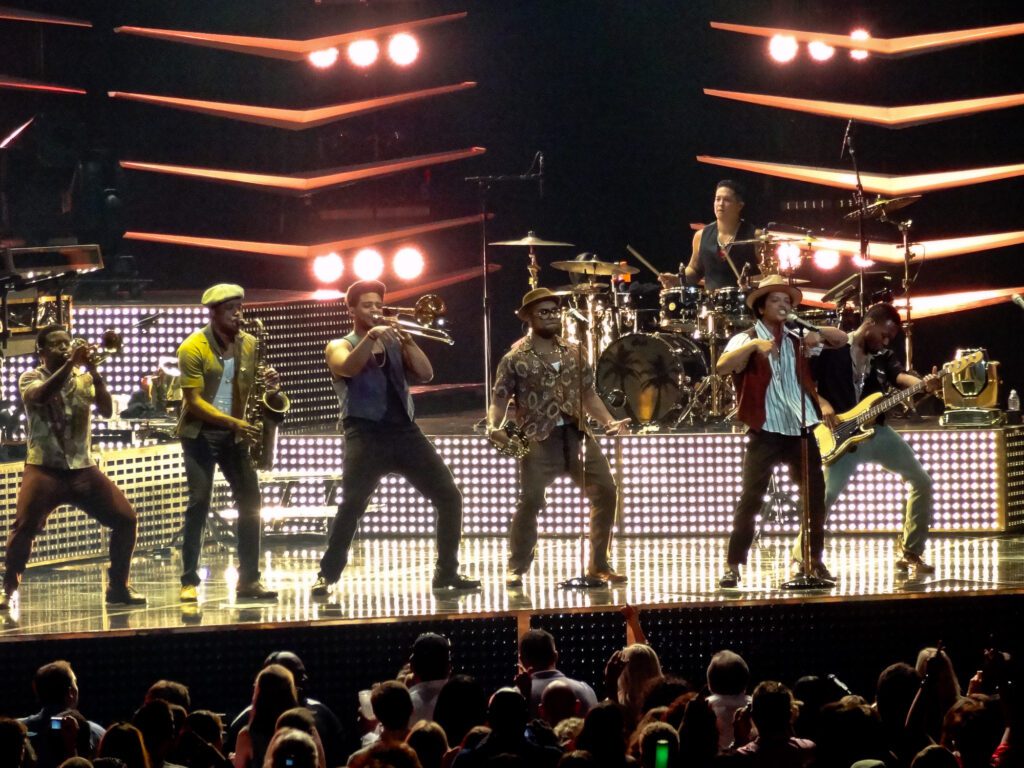 Bruno Mars Dancing in St. Louis