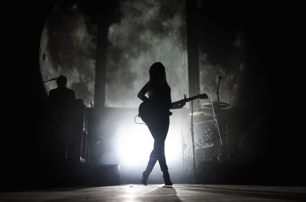Maren Morris silhouette