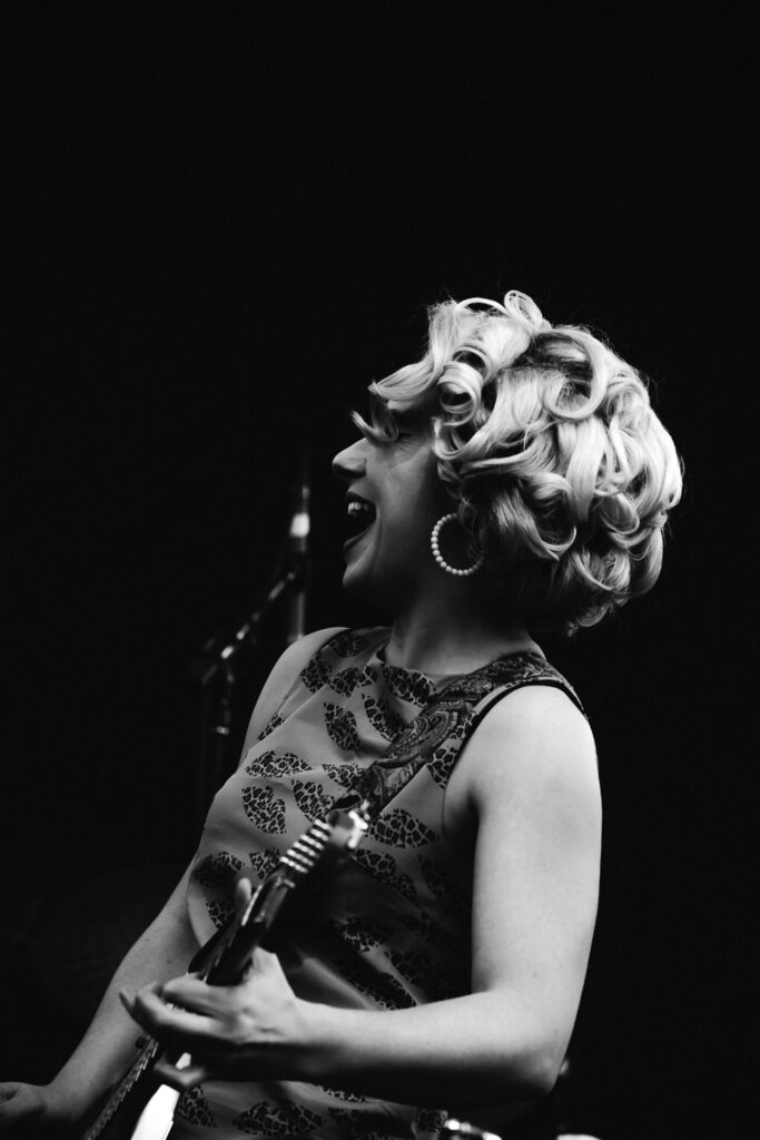 Samanta Fish sings into the microphone