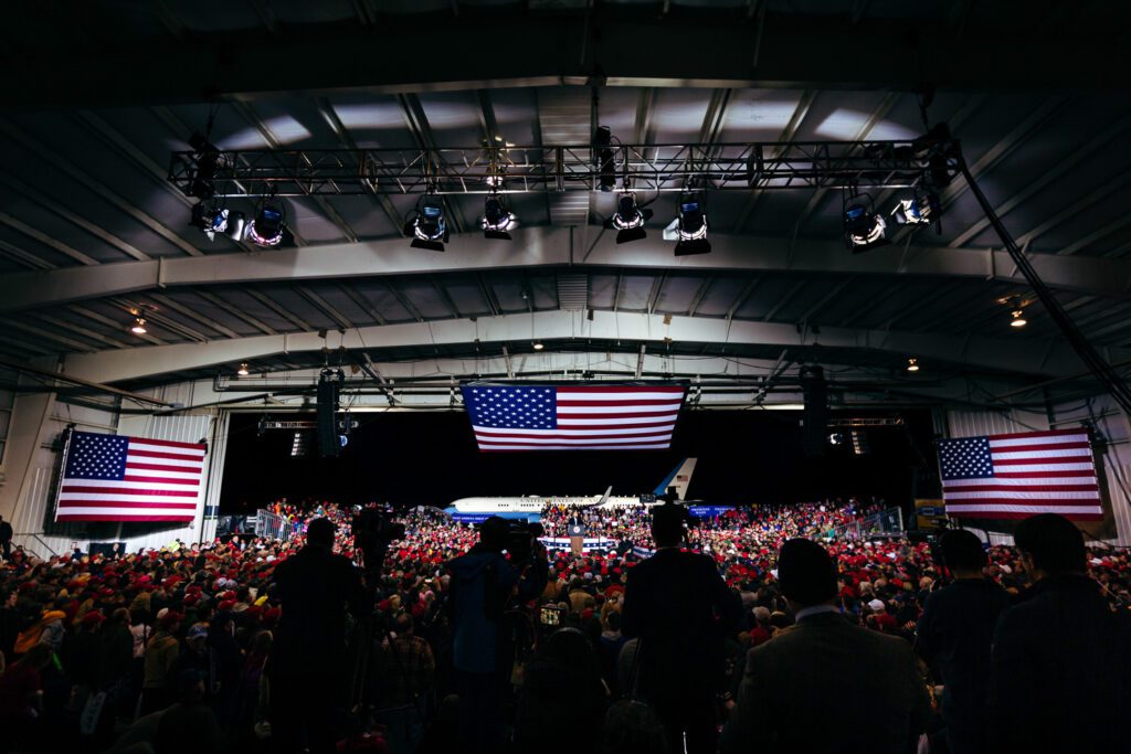 Crowd view at presidential press conference