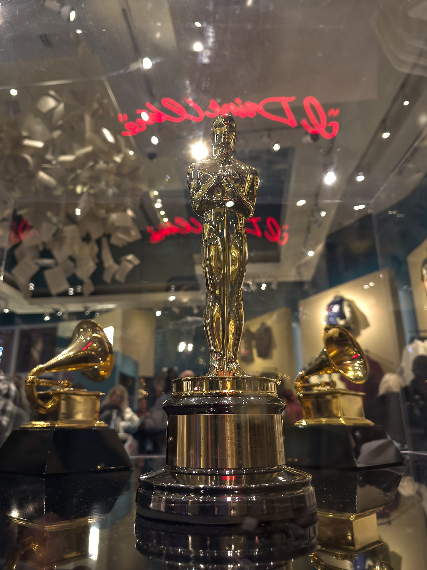 Adele's Oscar Statue for Skyfall from 2012 Academy Awards. Two Grammys are in the background. 