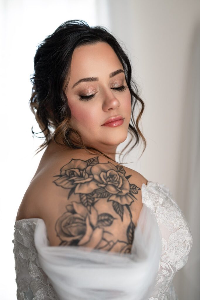 Bride with tattoos and white should cap sleeve